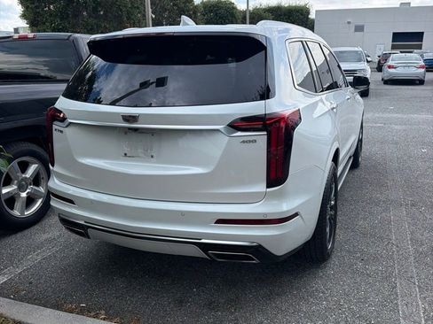 Used 2021 Cadillac XT6 Premium Luxury FWD image 2