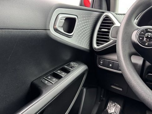 Used 2021 Kia Soul LX image 28