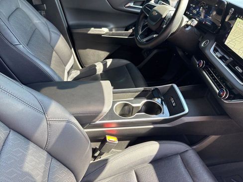 Used 2025 Chevrolet Equinox LT w/ Convenience Package II image 33