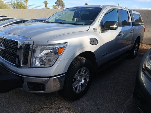 Used 2017 Nissan Titan SV image 1