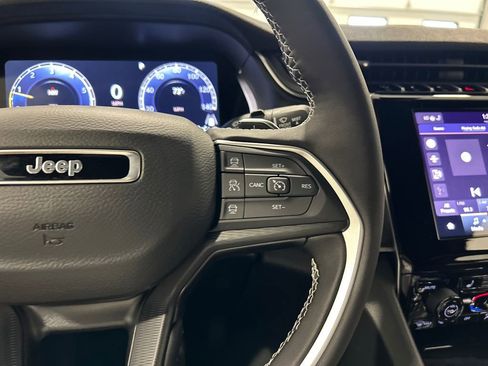 New 2025 Jeep Grand Cherokee Laredo w/ Luxury Tech Group I image 20