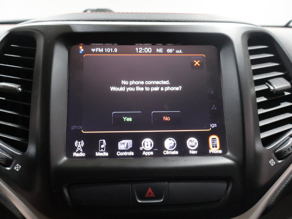 Used 2016 Jeep Cherokee Trailhawk w/ Cold Weather Group AWD/4WD image 26