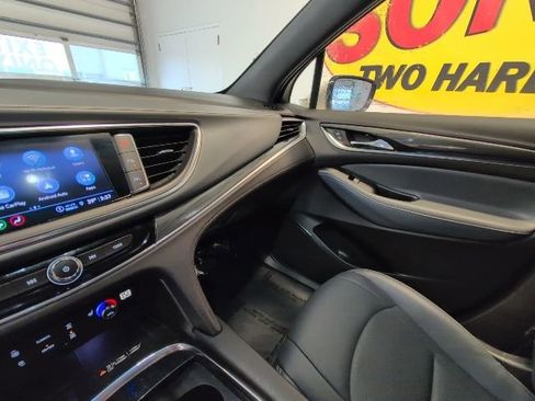 Used 2023 Buick Enclave Essence AWD/4WD image 26