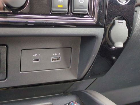 Used 2021 Nissan Titan Platinum Reserve w/ Moonroof Package image 32