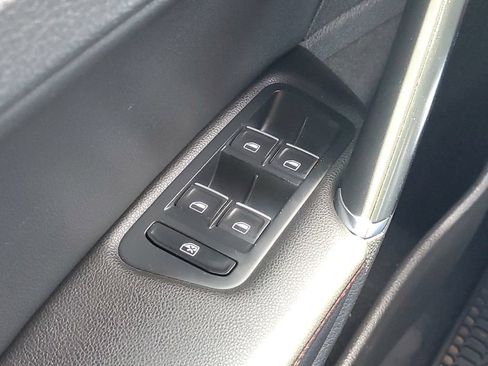 Used 2015 Volkswagen GTI SE FWD image 14