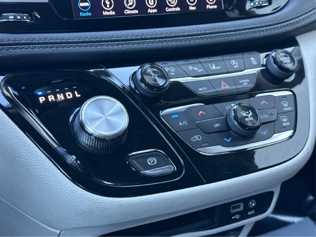 Used 2018 Chrysler Pacifica Limited w/ Advanced Safetytec Group FWD image 41