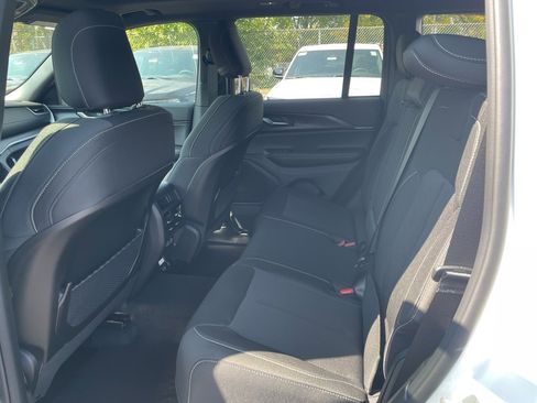 New 2025 Jeep Grand Cherokee Laredo X w/ Luxury Tech Group I image 15