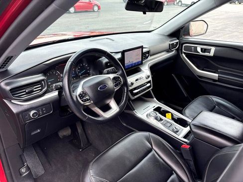 Used 2021 Ford Explorer XLT w/ Equipment Group 202A image 12