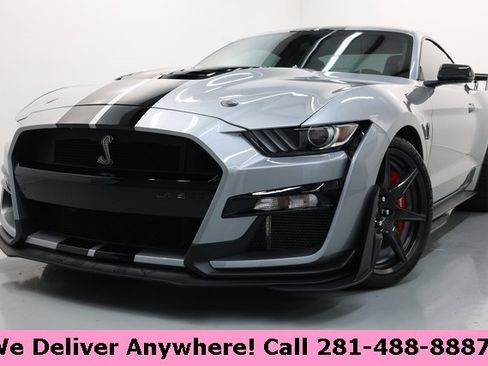 Used 2022 Ford Mustang Shelby GT500 w/ Carbon Fiber Track Pack image 2