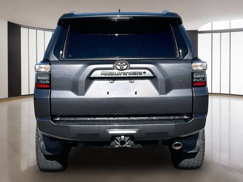 Used 2018 Toyota 4Runner SR5 AWD/4WD image 5