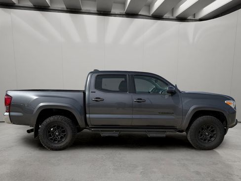 Used 2022 Toyota Tacoma SR5 image 8