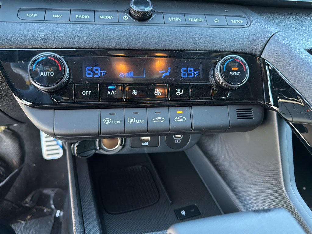 New 2025 Hyundai Elantra SEL FWD image 23