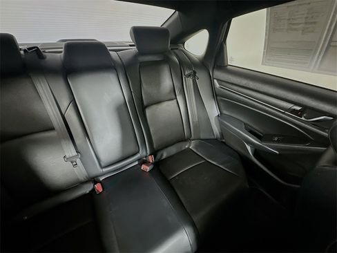 Used 2018 Honda Accord Sport image 14