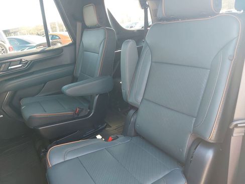Used 2025 GMC Yukon AT4 image 16