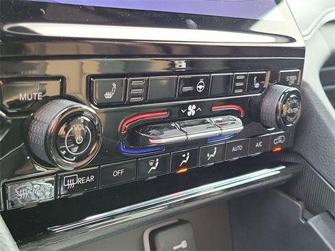 New 2025 Jeep Grand Cherokee L Limited w/ Black Appearance Package image 28