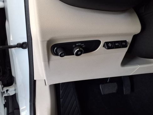 Used 2022 Buick Envision Avenir w/ Technology Package II FWD image 23