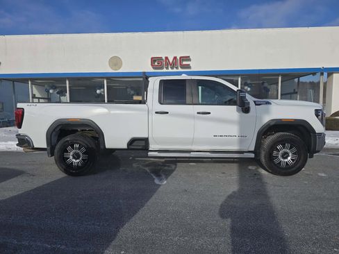 Used 2024 GMC Sierra 2500 Pro w/ Convenience Package image 2