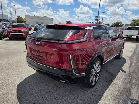 Used 2024 Cadillac Lyriq Luxury w/ LPO, Floor Liner Package AWD/4WD image 6