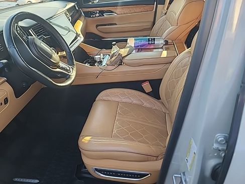 Used 2022 Jeep Grand Wagoneer Series III image 2