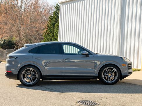 Certified 2024 Porsche Cayenne Coupe image 9