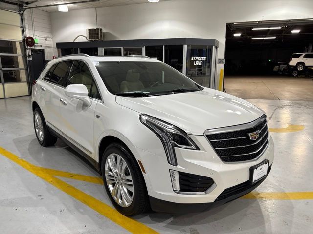 Used 2017 Cadillac XT5 Premium Luxury AWD/4WD image 4