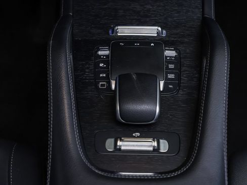Certified 2025 Mercedes-Benz GLS 450 4MATIC image 19