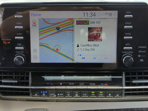 Used 2021 Toyota Sienna Platinum FWD image 15