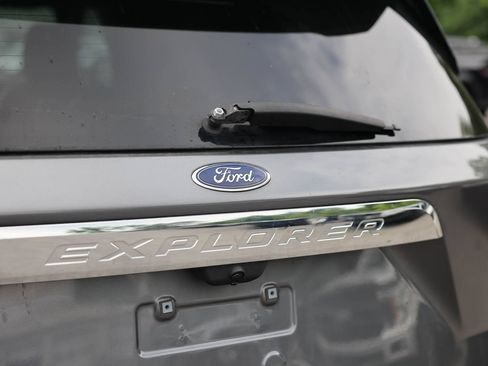 Used 2023 Ford Explorer Limited w/ Limited Technology Package AWD/4WD image 29