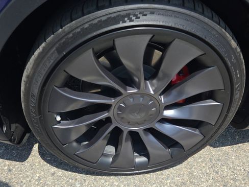 Used 2023 Tesla Model Y Performance image 10