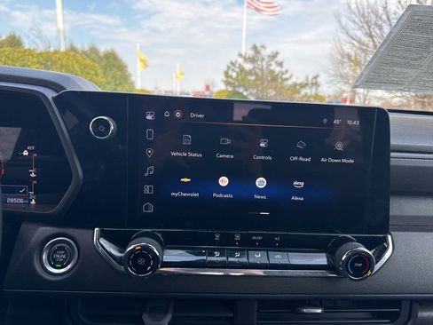 Used 2023 Chevrolet Colorado Trail Boss w/ Technology Package image 16