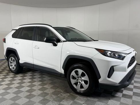 Used 2019 Toyota RAV4 LE image 9