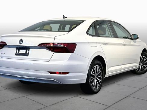Used 2021 Volkswagen Jetta SE w/ SE Cold Weather Package image 12