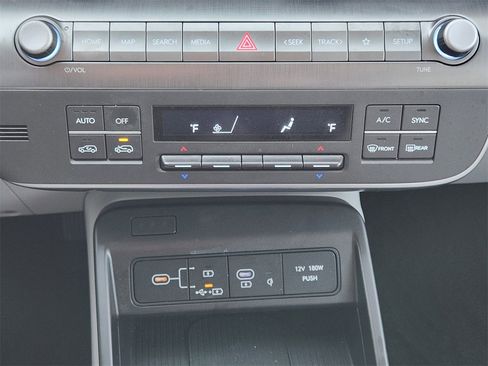 Used 2024 Hyundai Kona SEL w/ Convenience Package image 18