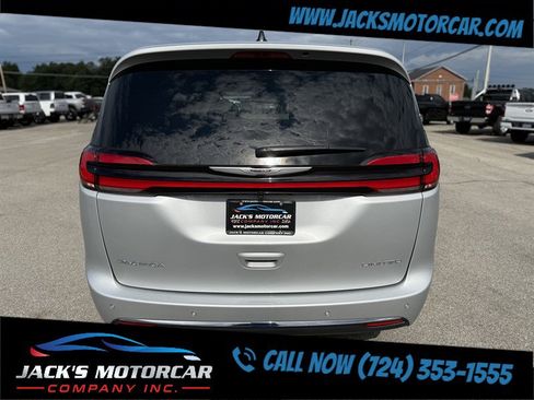 Used 2026 Chrysler Pacifica Limited FWD image 13