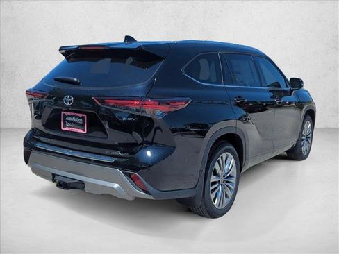 New 2026 Toyota Highlander Platinum AWD/4WD image 5