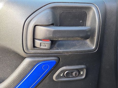 Used 2017 Jeep Wrangler Unlimited Rubicon w/ Connectivity Group image 13