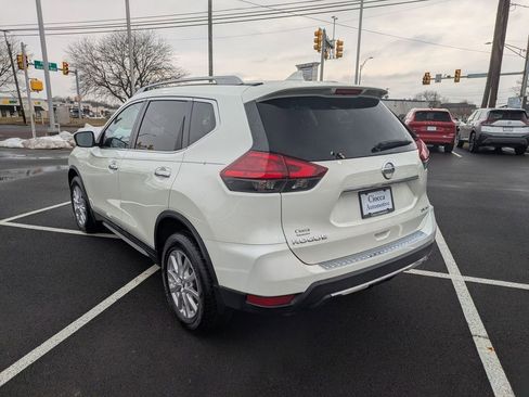 Used 2017 Nissan Rogue SV w/ Sun & Sound Touring Package image 7