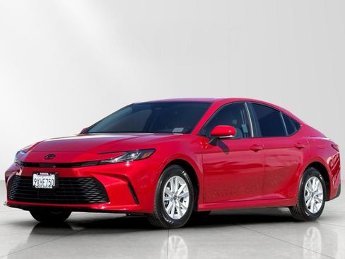 Used 2026 Toyota Camry LE image 8