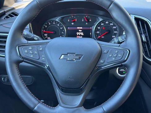 Used 2022 Chevrolet Equinox RS w/ Infotainment Package image 12