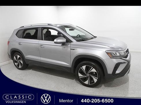 Certified 2024 Volkswagen Taos SE AWD/4WD image 1