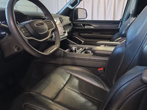 Used 2024 Jeep Wagoneer Series II w/ Flexible Seating Group RWD image 14