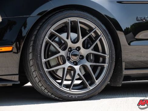 Used 2013 Ford Mustang GT Premium RWD image 40