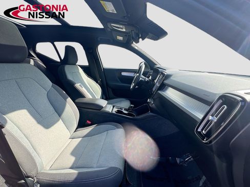 Used 2024 Volvo XC40 B5 Core image 37