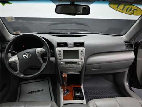Used 2011 Toyota Camry XLE image 17