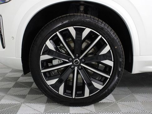 New 2025 Volvo XC90 B6 Plus image 13