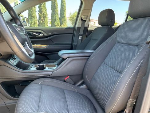 Used 2021 GMC Acadia SLE w/ Driver Convenience Package FWD image 18