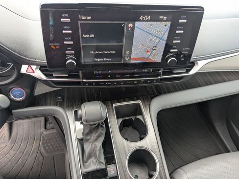 Used 2024 Toyota Sienna Limited FWD image 15
