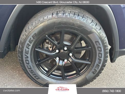 Used 2017 Jeep Grand Cherokee Limited image 29