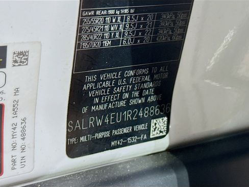 Used 2024 Land Rover Discovery Metropolitan Edition image 45