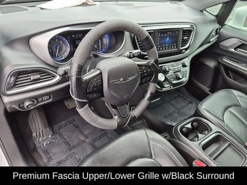 Used 2019 Chrysler Pacifica Touring Plus w/ S Appearance Package FWD image 11